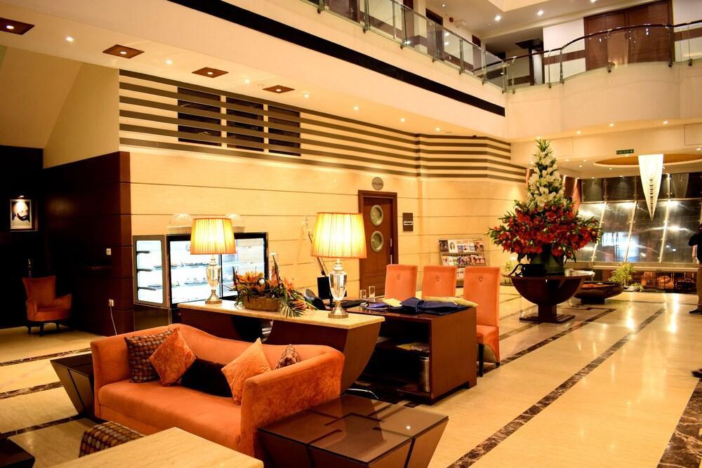 Hotel Royal Cliff Kanpur Exteriör bild