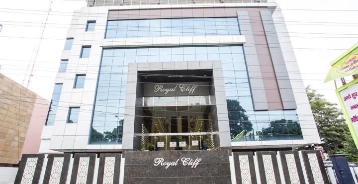 Hotel Royal Cliff Kanpur Exteriör bild
