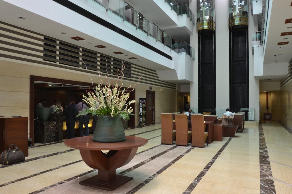 Hotel Royal Cliff Kanpur Exteriör bild