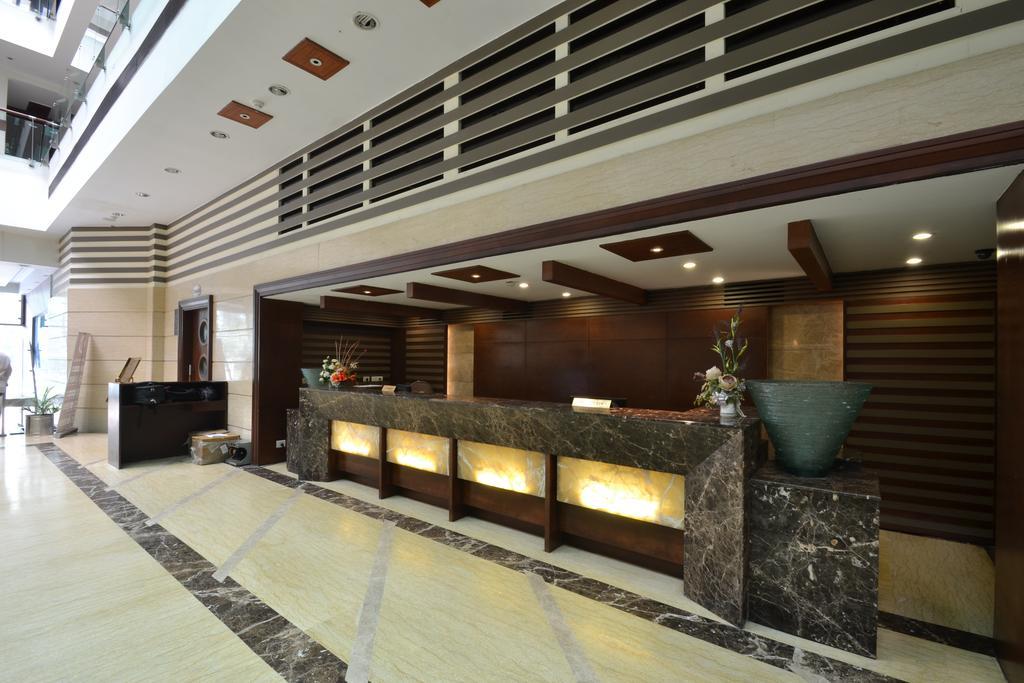 Hotel Royal Cliff Kanpur Exteriör bild